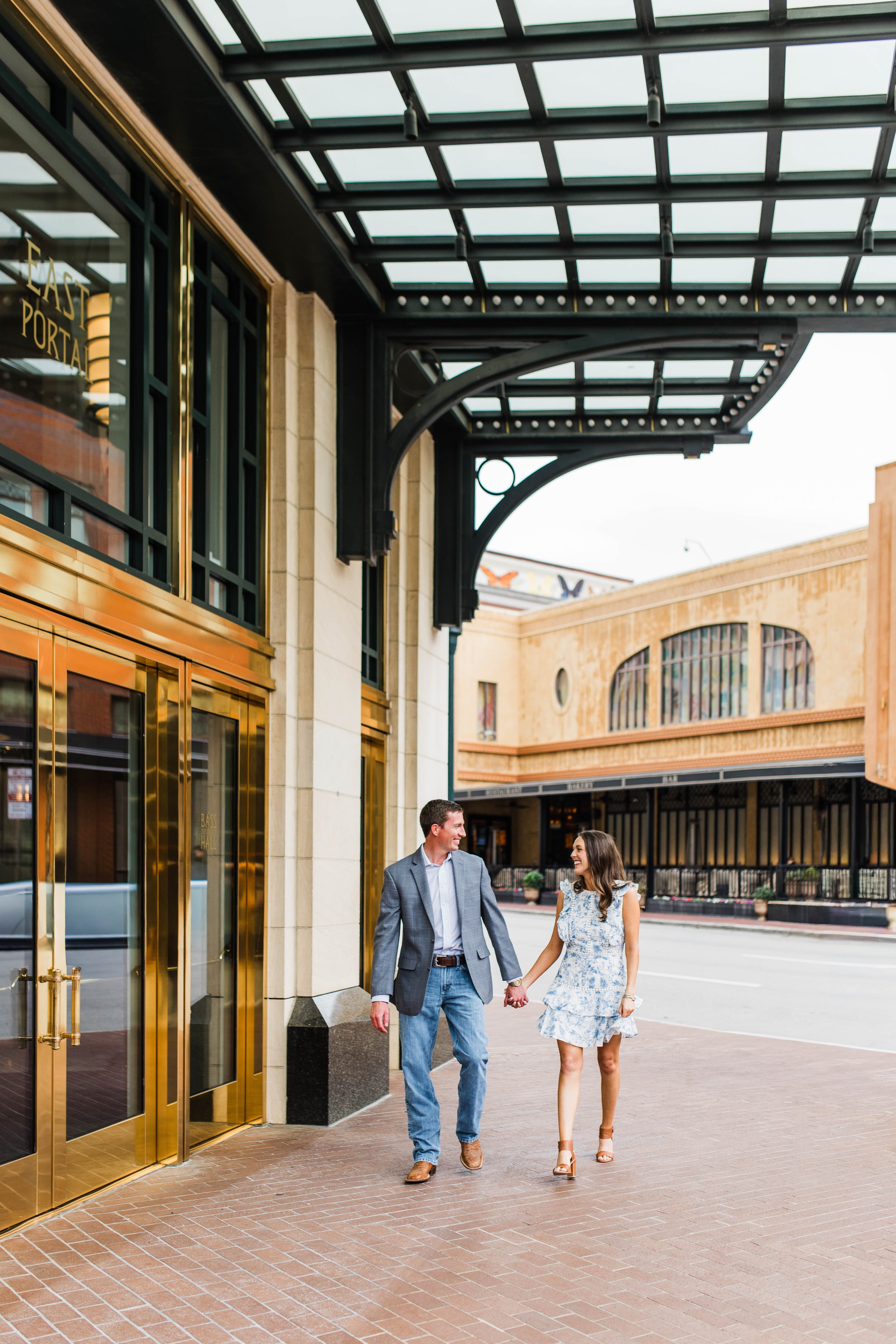 Amber+JoelEngagementsDowntownKimbellFWTX-9.jpg