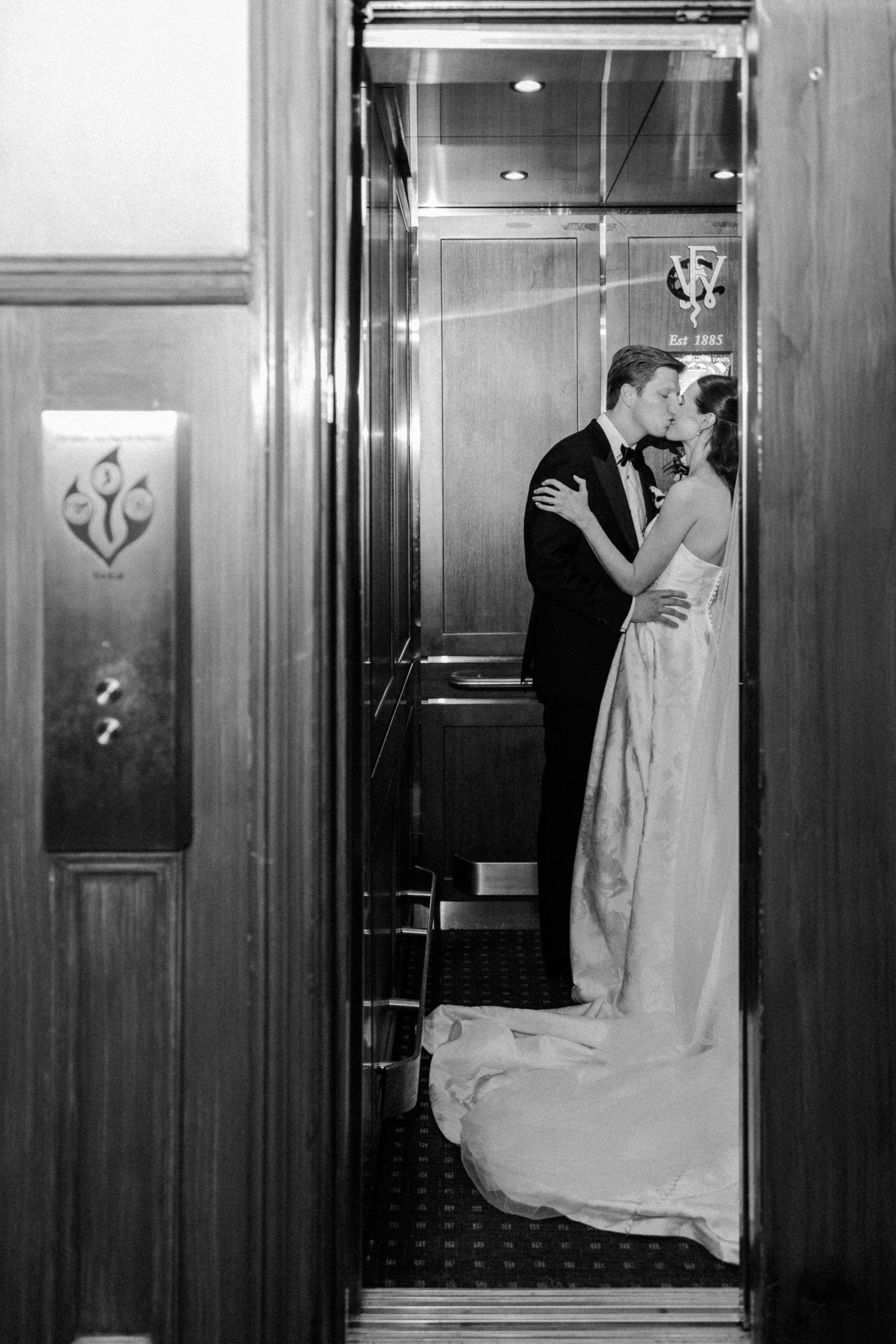 BrownWeddingSneaksFortWorthClubTX-1080.jpg
