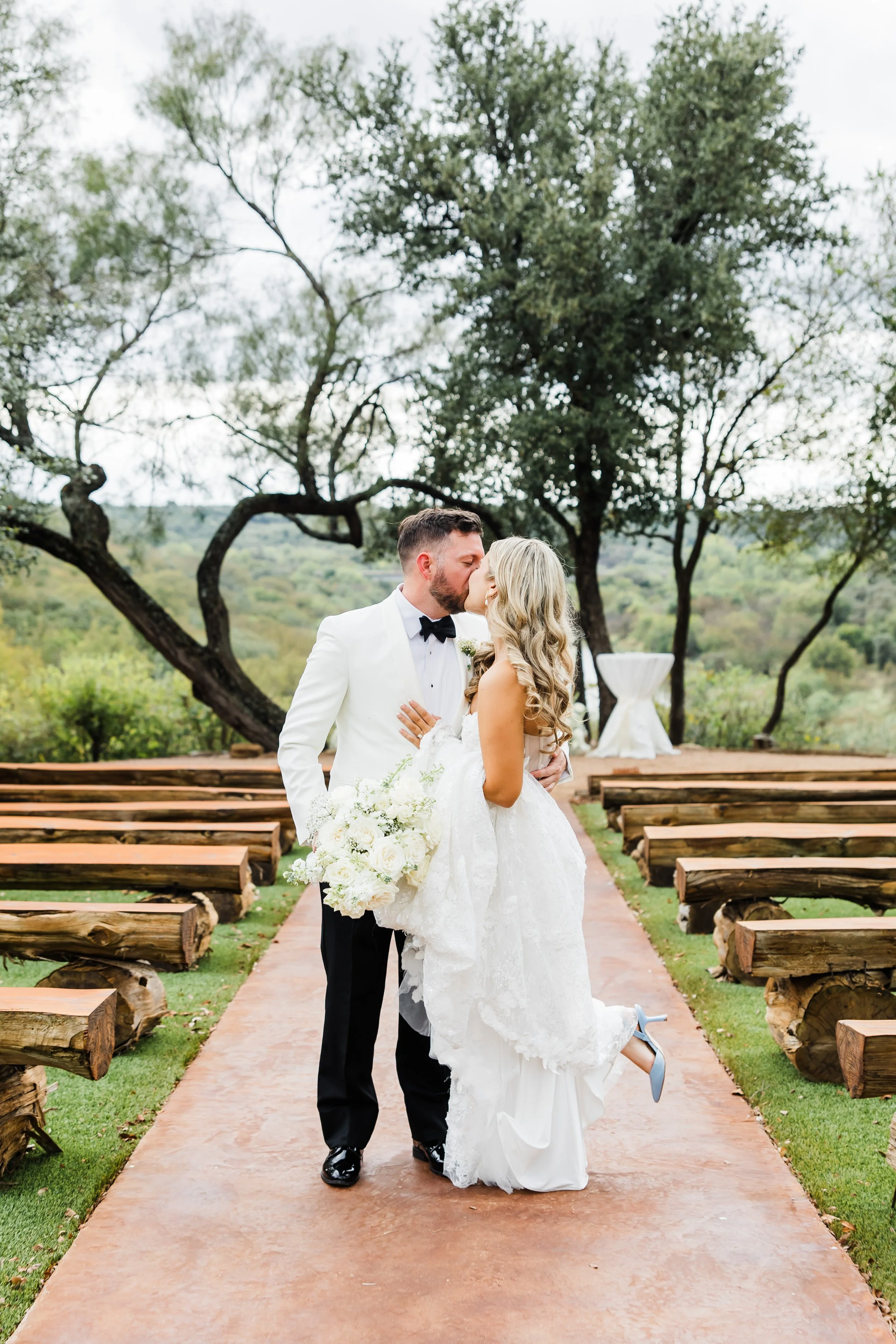 WallWeddingRestYourselfRiverRanchMineralWellsTx-594.jpg