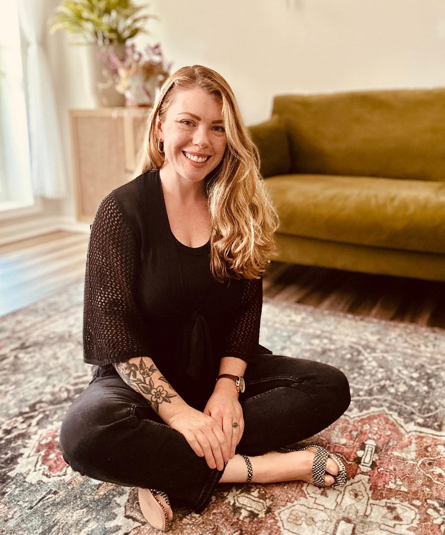 Relational health is fundamental to our well-being ✿ 

I take a root-cause approach that blends:

✿ Family systems therapy &mdash; understanding the family that shaped how you relate to the world 
✿ Attachment theory &mdash; helping you uncover the s
