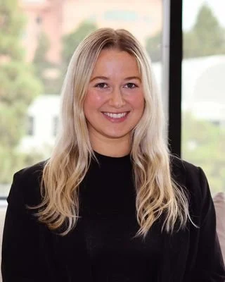 Jaclyn, a licensed therapist offering online counseling in Pennsylvania, supports individuals and couples in building emotional resilience, deepening connection, and healing from past relationship patterns.