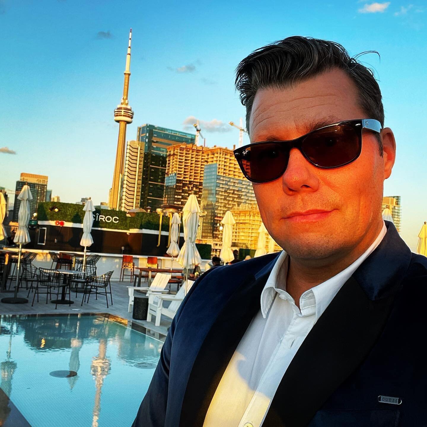 Patio season in the 6 with @gilesm_ynwa π―
#realestate #entrepreneur #toronto