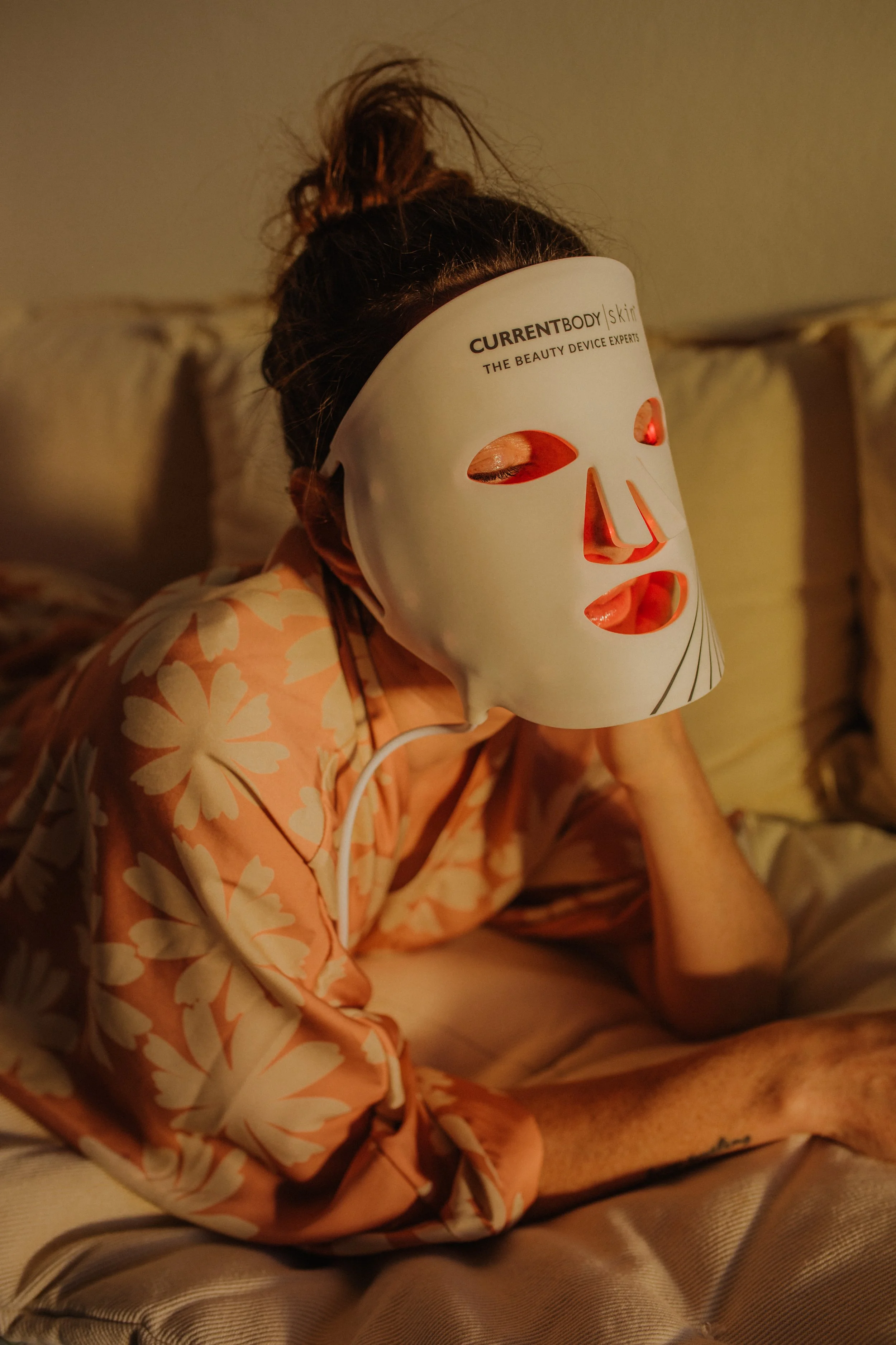 À quoi sert le masque LED ? Bienfaits, fonctionnement et conseils pour bien l’utiliser