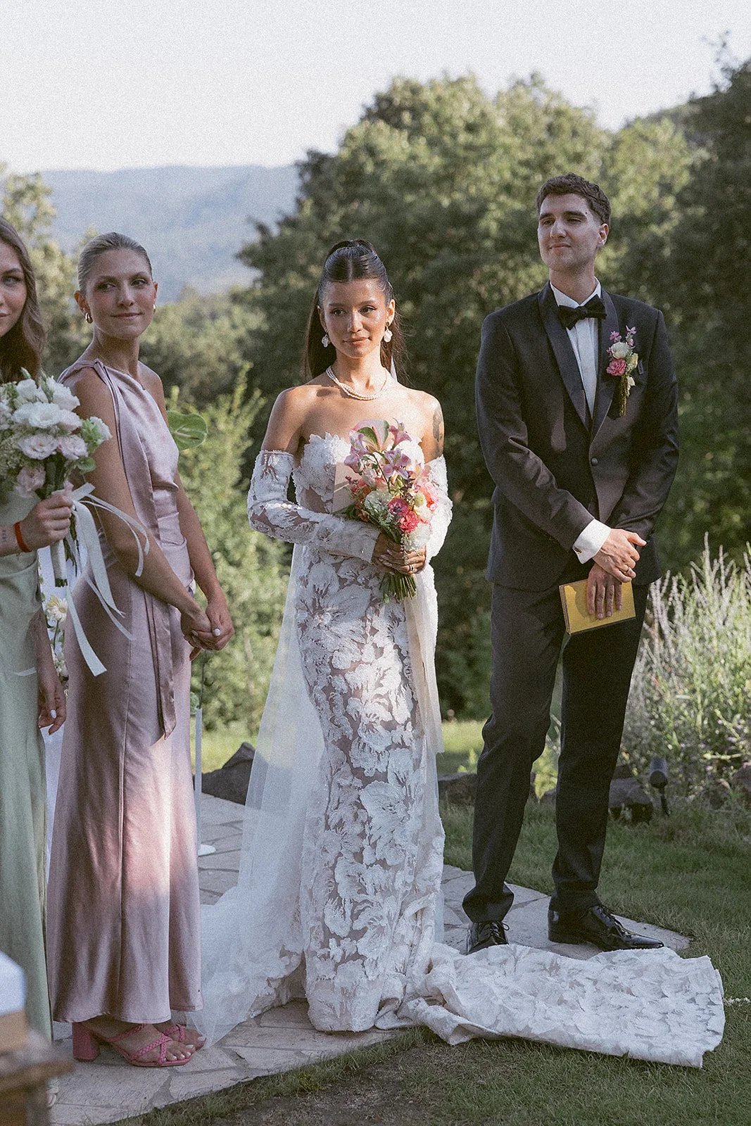 modern ceremónia dekoráció a villa grand marosban MONA Design