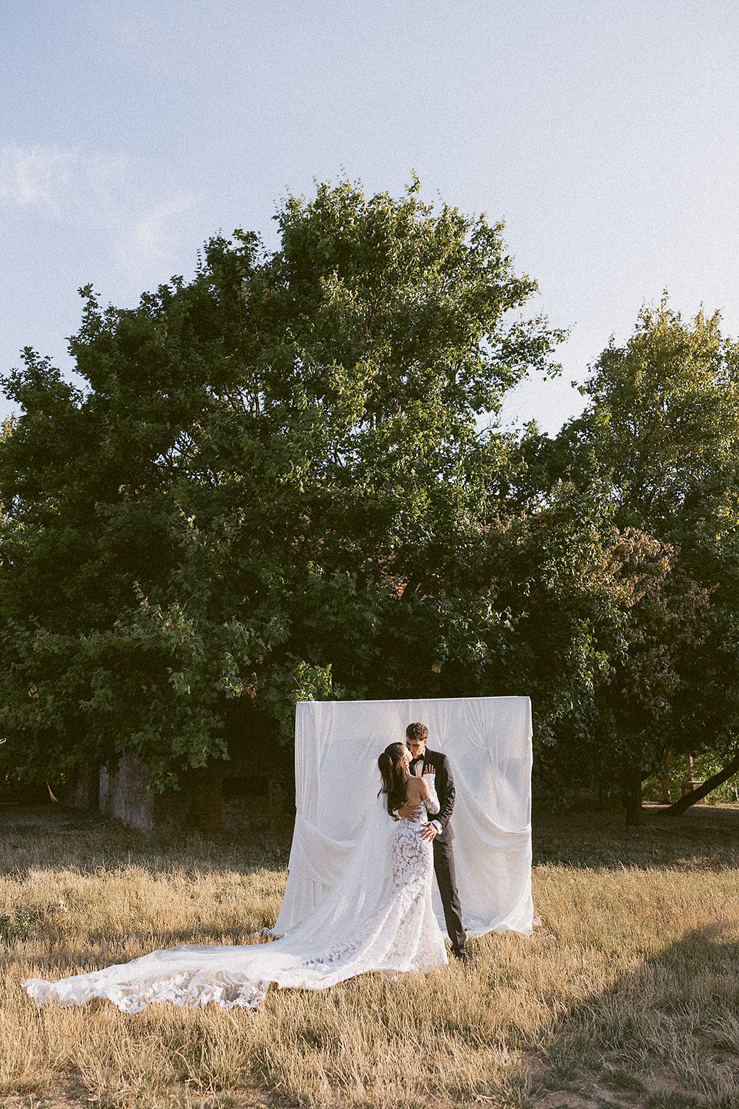 modern textil draping háttér esküvői kreatív fotózáson