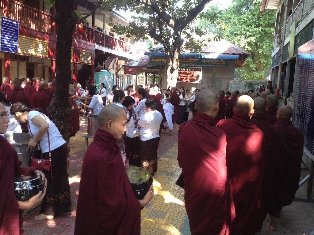 myanmar_mandalay_mahagandhayan-monastery-monk-feeding.jpeg