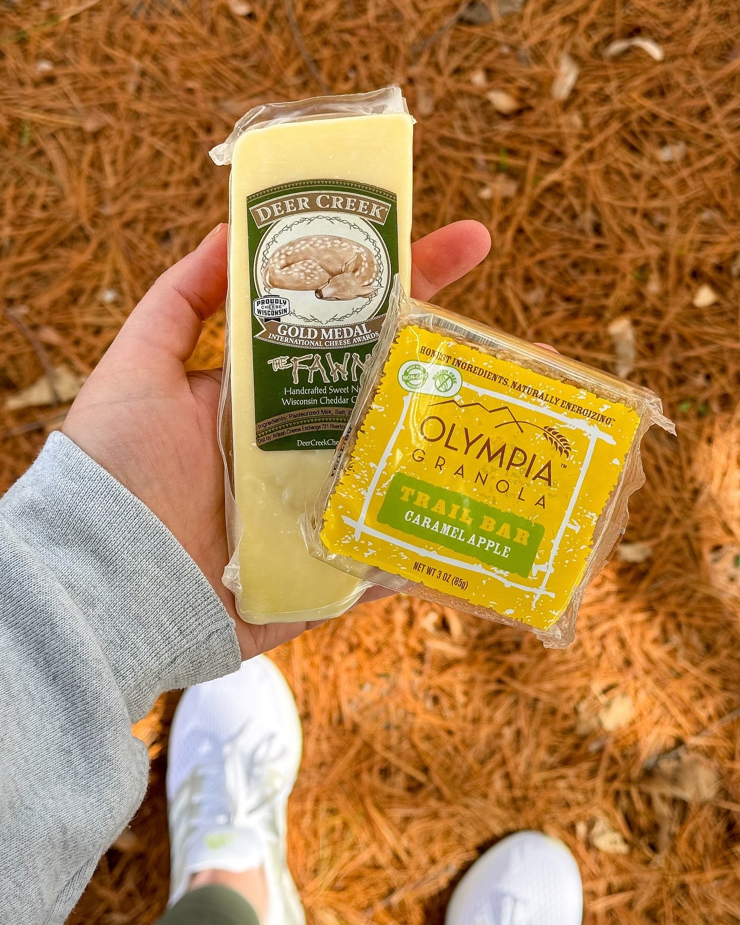 Let&rsquo;s get outside and enjoy the sunshine, with a snack of course. 🌞🌿 Fuel up for a hike with The Fawn and @olympiagranolabars Caramel Apple Trail Bar. It&rsquo;s also a great pairing for anyone on the go!

#deercreekcheese #wisconsincheese #g