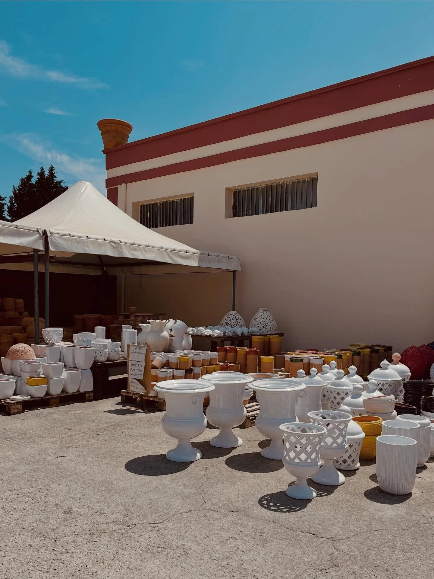 Apr&egrave;s un retour aux sources, en Italie pour Katya et en Gr&egrave;ce pour Elena ☀️ nous esp&eacute;rons que vous avez pass&eacute; un bel &eacute;t&eacute; aussi et nous reprenons doucement le chemin de l&rsquo;atelier 💛 

Avant de rouvrir le