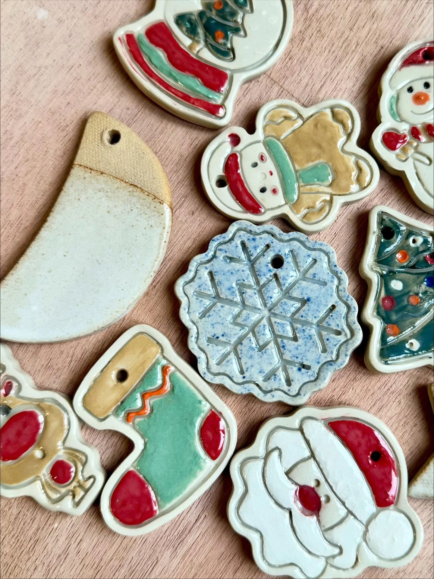 🎄ATELIER D&Eacute;COS DE NO&Euml;L💫
&gt; Samedi 22 novembre de 14h &agrave; 16h30, 
venez cr&eacute;er vos propres d&eacute;cos de No&euml;l pour votre sapin, votre table de f&ecirc;te ou votre int&eacute;rieur ! Un atelier de 2h30 de modelage, &ag