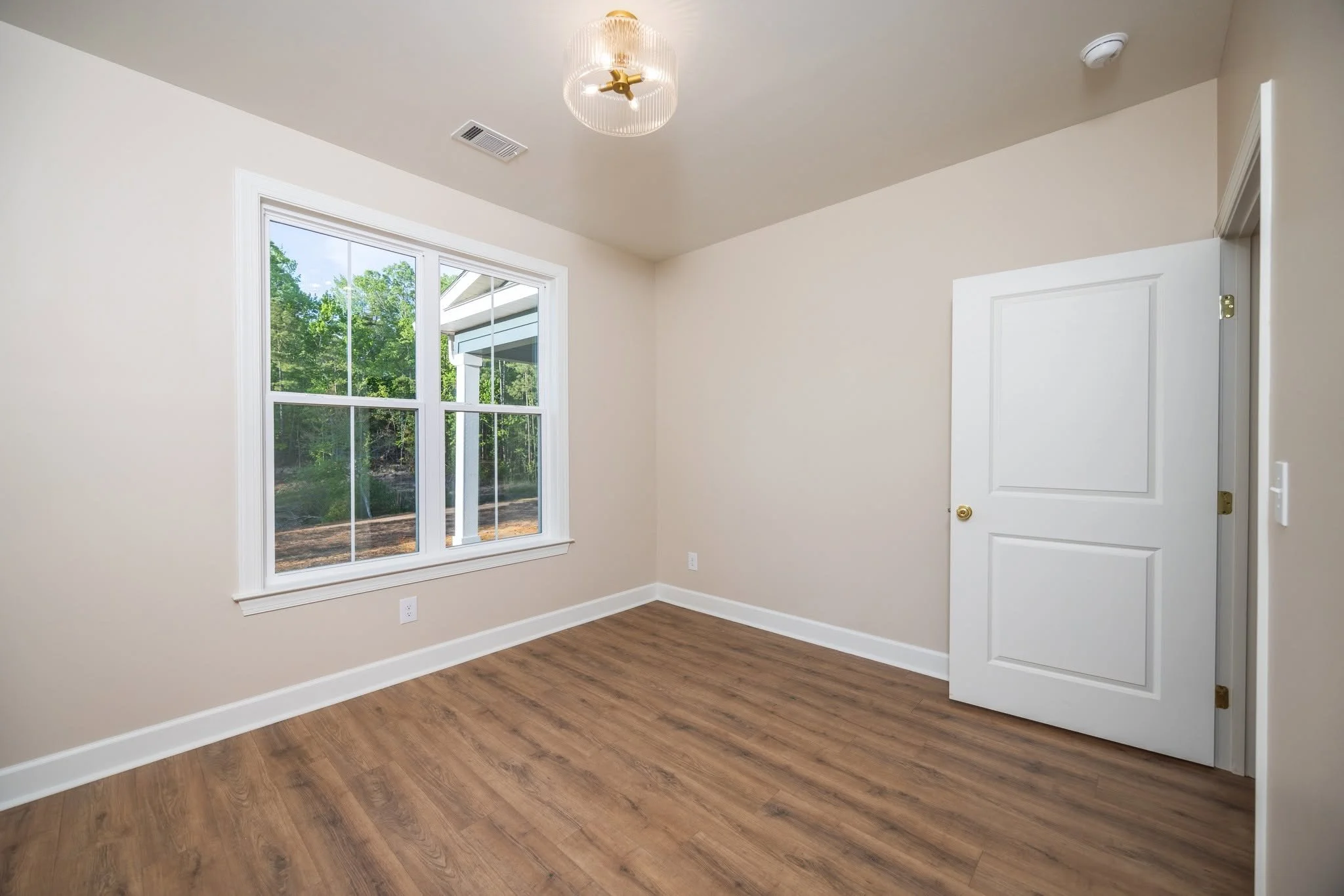 Razor 2nd bedroom.jpg