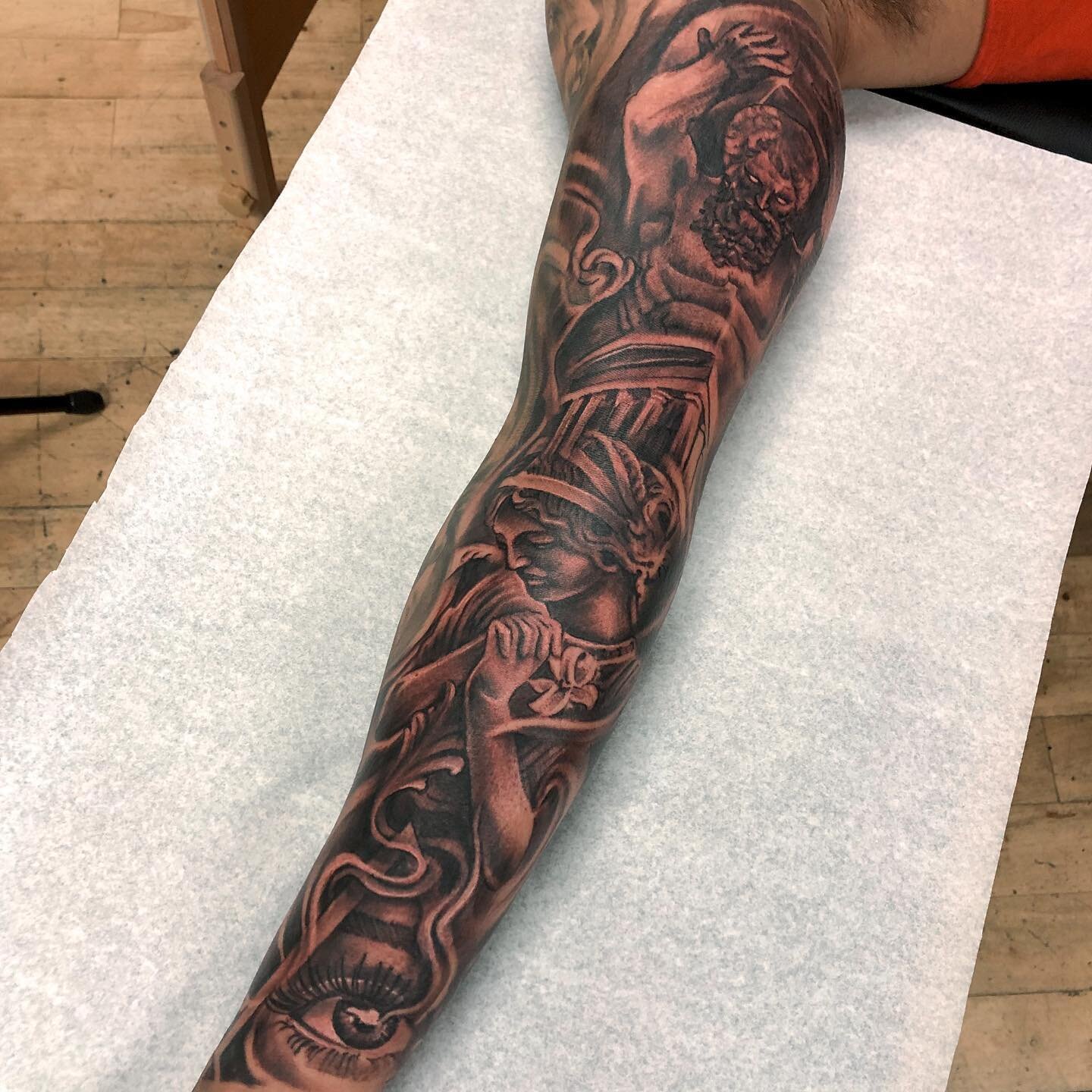 🇨🇦🇨🇦🇨🇦🇨🇦🇨🇦
Done using @eldiabloneedles 
.
.

#fullsleevetattoo #tattoo #tattoos #ink #inked #tattooart #tattooideas #traditional #tattoodesign #tattooed #tattoolife #kylefreshink #tattooink #blackandgreytattoo #blackworktattoo #tattooing #b