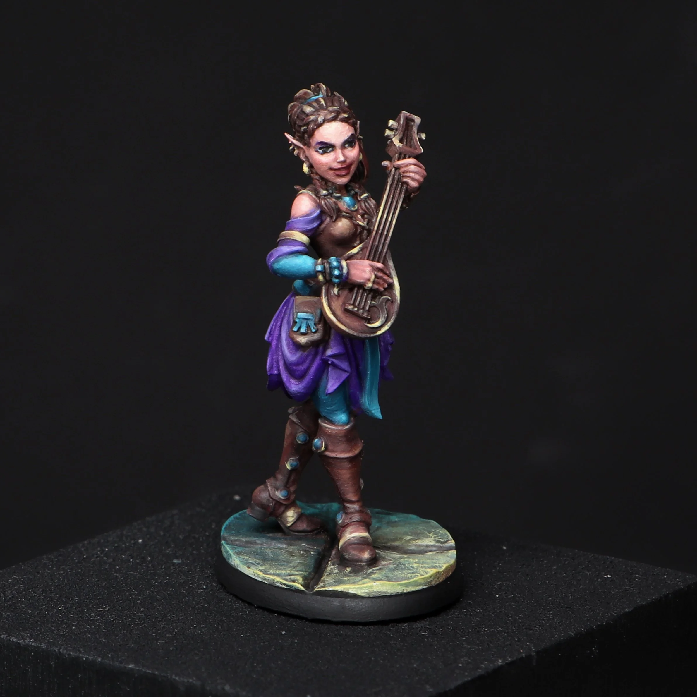 Reaper Bones USA: Ryelle Rainheather, Elf Bard painted by Lacy Brooks