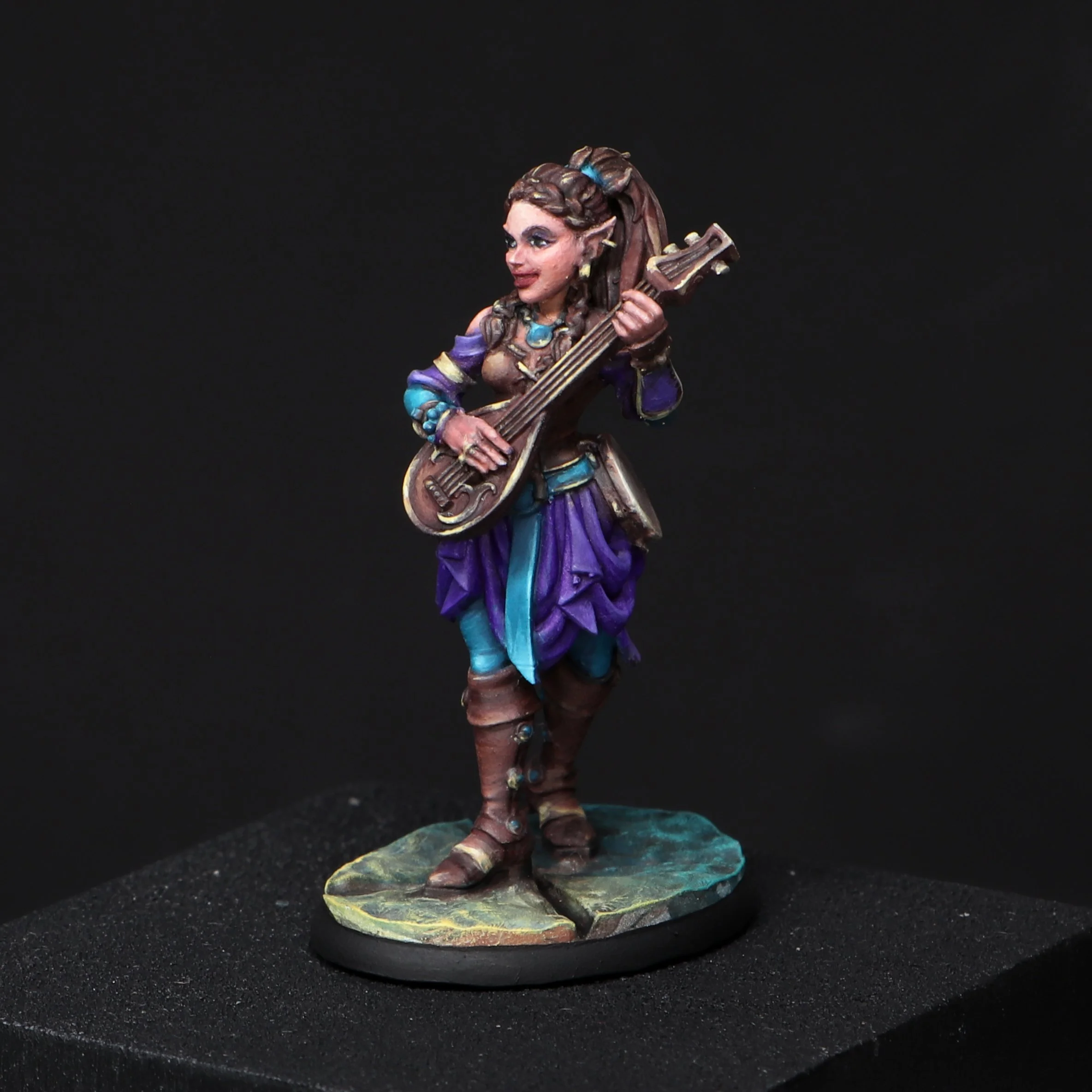Reaper Bones USA: Ryelle Rainheather, Elf Bard painted by Lacy Brooks
