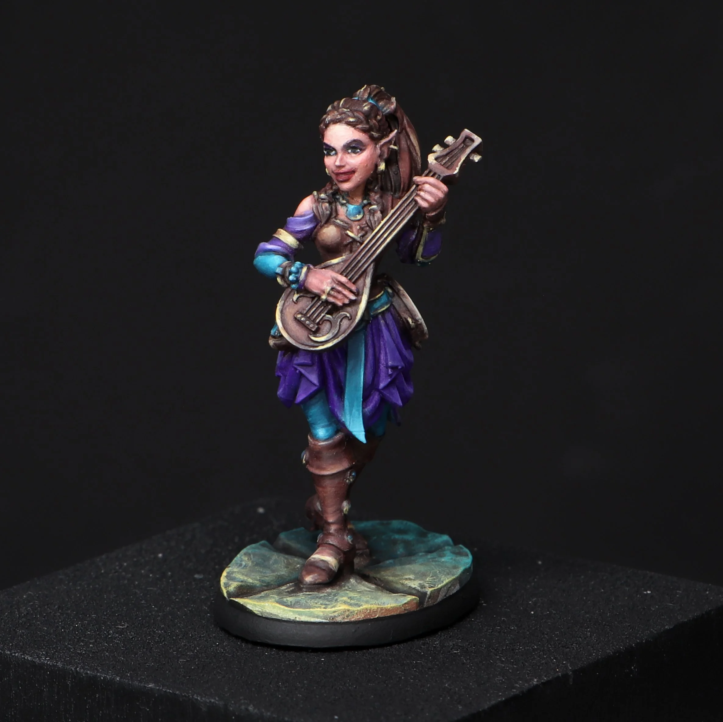 Reaper Bones USA: Ryelle Rainheather, Elf Bard painted by Lacy Brooks