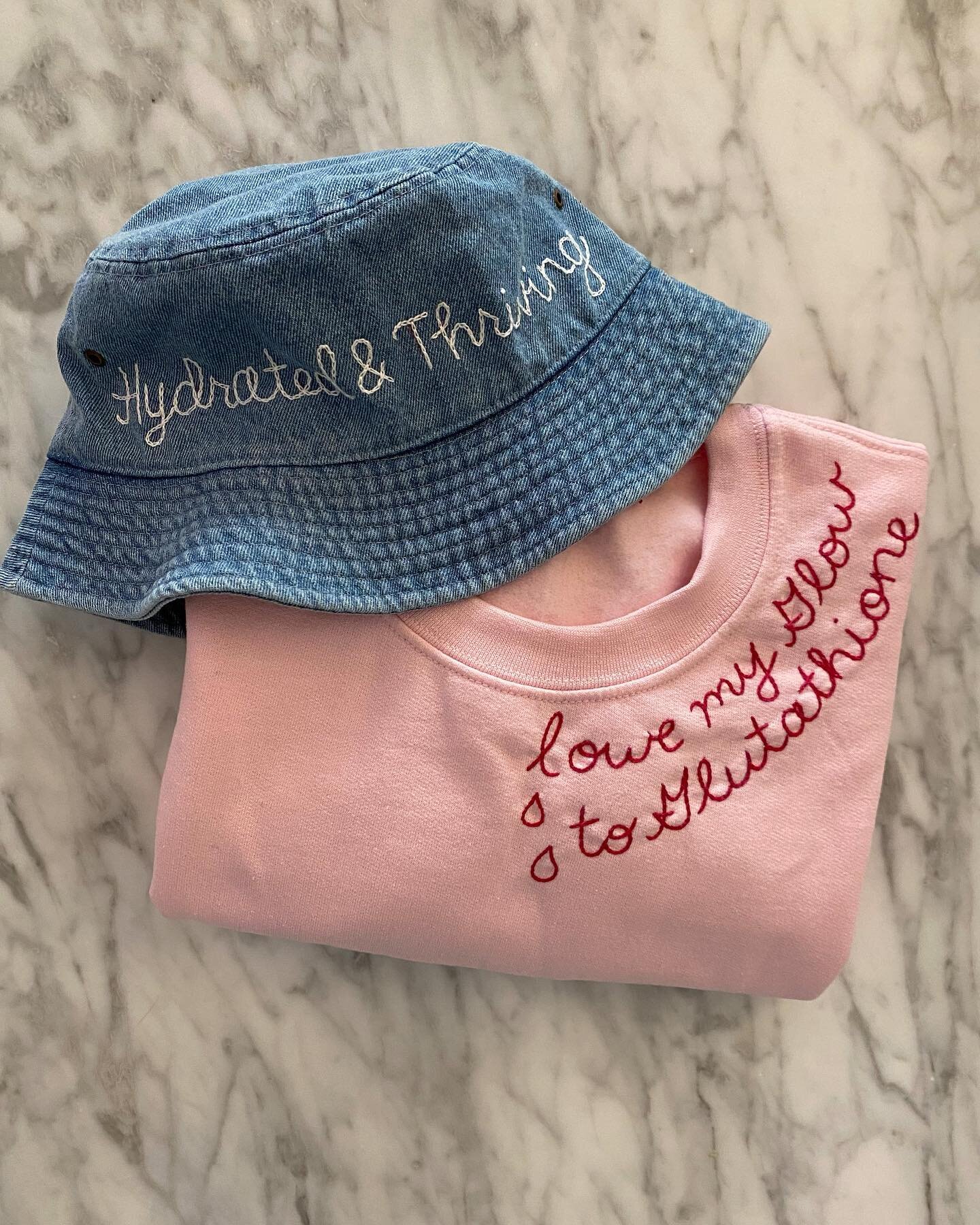 totally custom, totally you💕 loved creating these pieces for @thewellnesslabiv 💦

#customgifts #customlogodesign #shopsmallbusiness