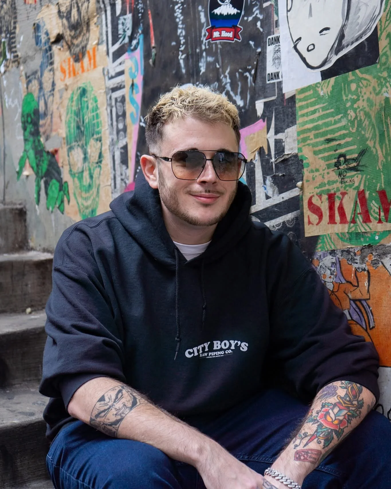 Tattoo artist giving a tattoo to a client while wearing black gloves.