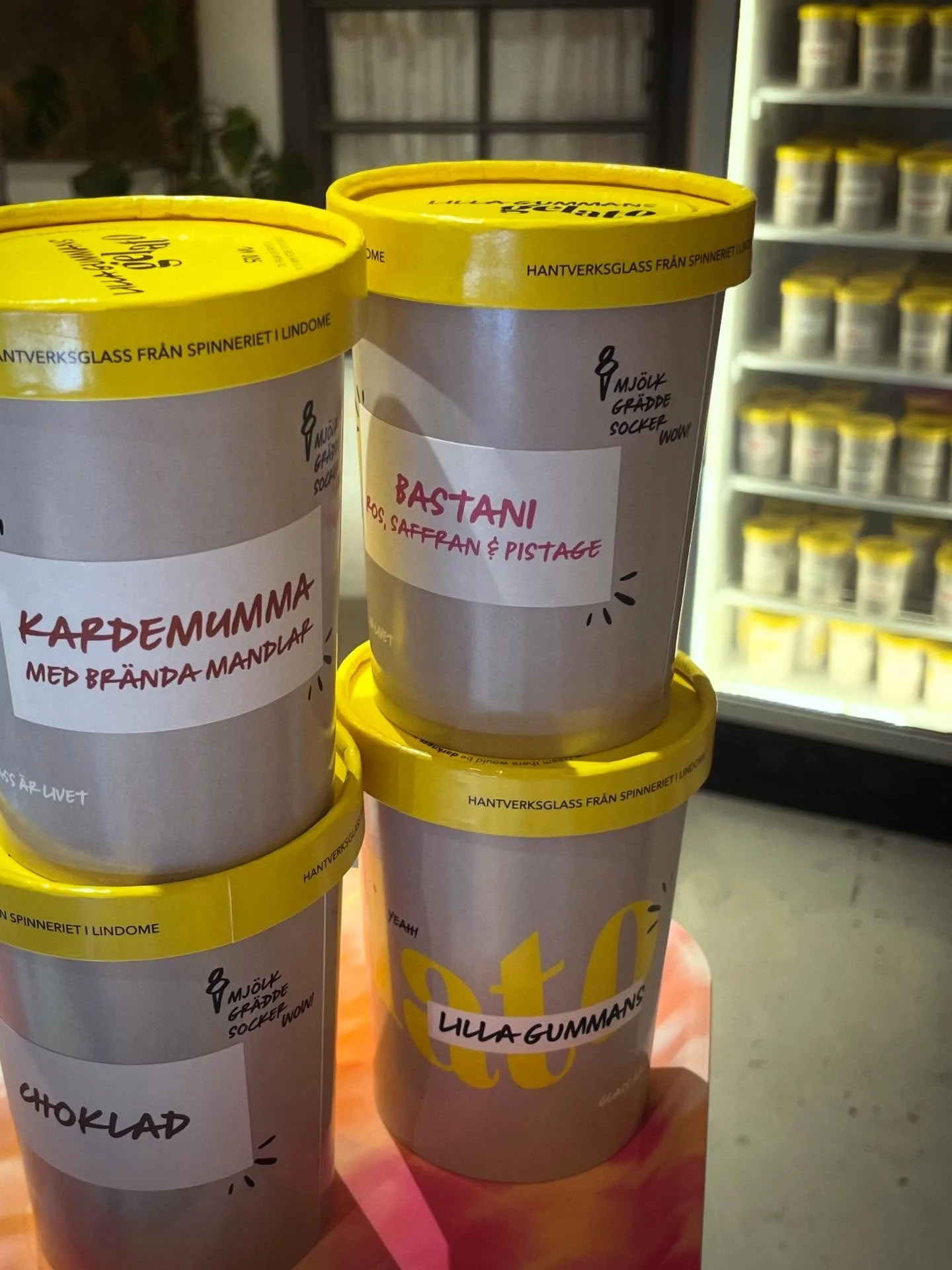 ❄️ Vinterdeal p&aring; glassburkar! ❄️
Nu f&aring;r vi v&auml;l &auml;nd&aring; best&auml;mma att det &auml;r vinter, fram till februari i alla fall. 2 burkar a 500 ml f&ouml;r 140:- eller 3 f&ouml;r 200:- (ordinarie 80:-/st). Pistage kostar en tjuga