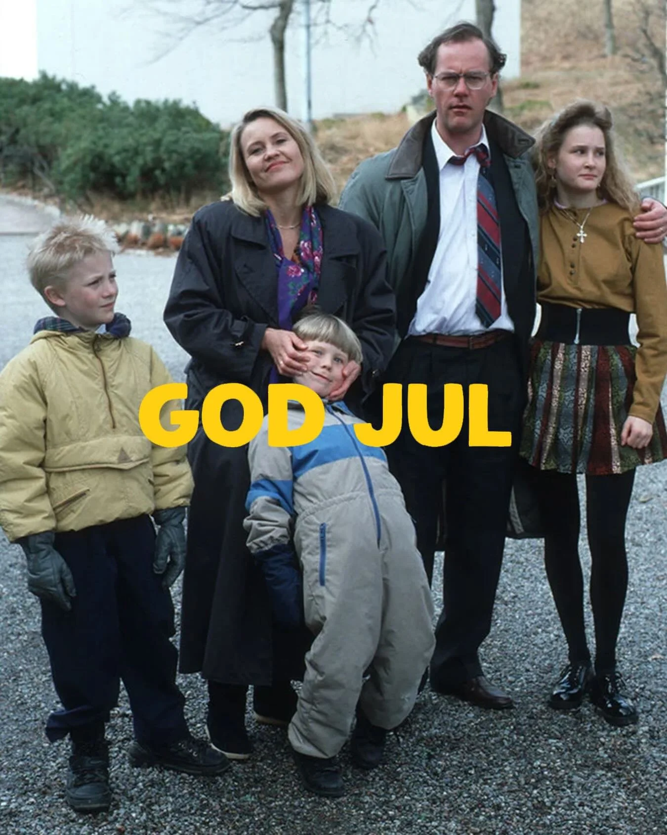 God jul k&auml;ra k&auml;ra ni &ouml;nskar vi och tidernas b&auml;sta julkalenderfamilj 🔝 Var det -93? Ja, nittonhundratalet allts&aring;! Inte mycket var b&auml;ttre f&ouml;rr men just nu k&auml;nns det som allt VAR det. Ta hand om varandra! Vi ses