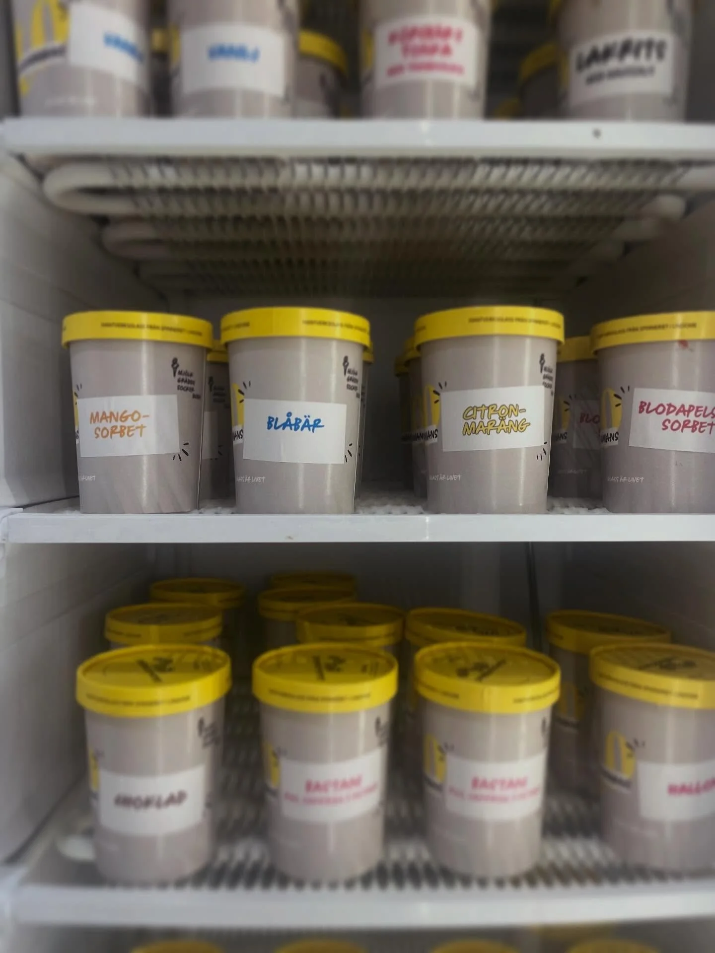 Trotsa vintern och ta med lite glass hem! 🥶😋

Frysen &auml;r p&aring;fylld och vi har fortfarande bra deals p&aring; halvlitersburkarna. 1 st 80:-, 2 f&ouml;r 140:-, 3 f&ouml;r 200:- osv. FriYAY p&aring; det! 💃