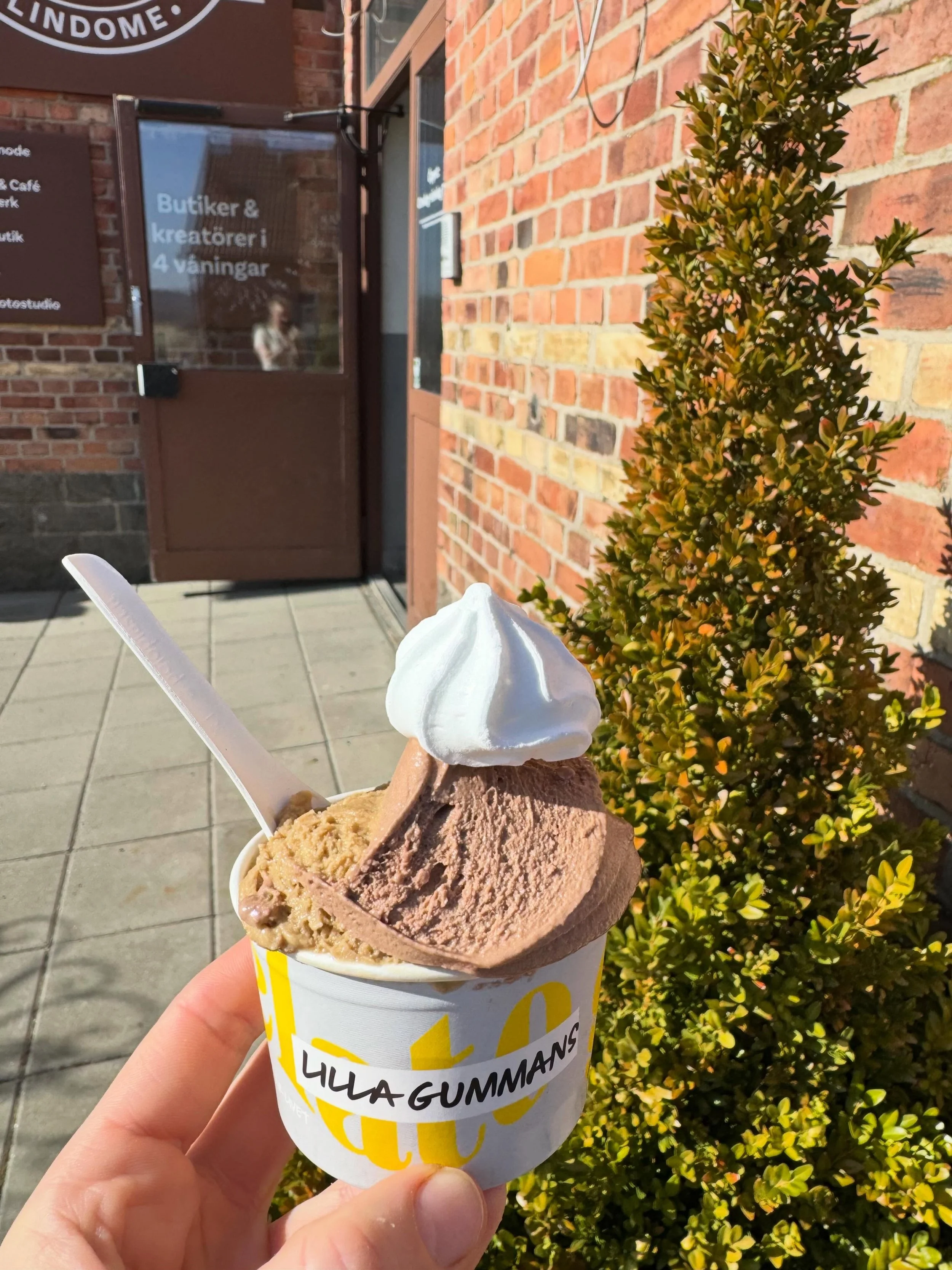 Hey mama! 🥰
V&auml;lkommen p&aring; glassfika 🍦
&Ouml;ppet som vanligt 11-16:30 👌