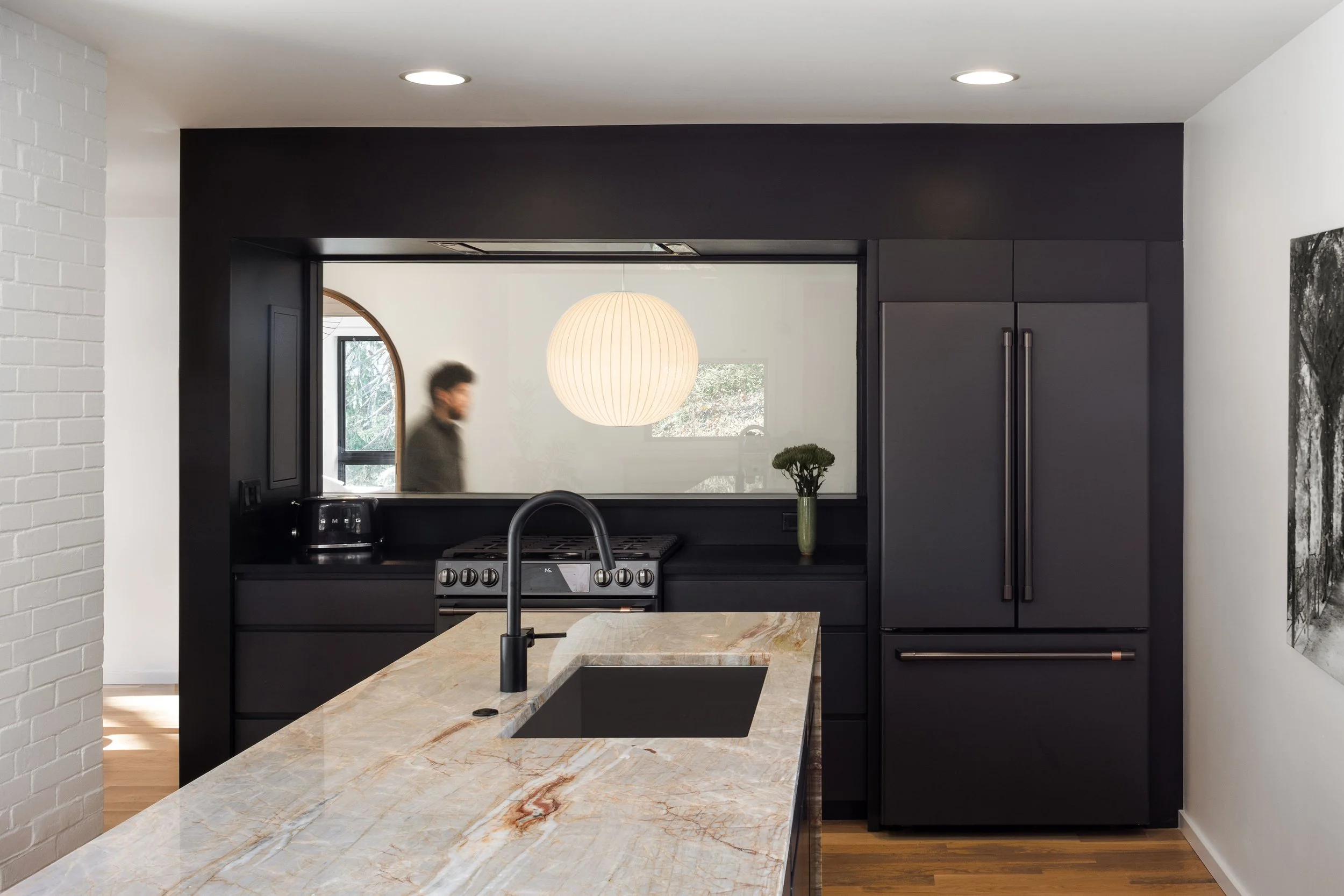 Modern Kitchen Glass Backsplash