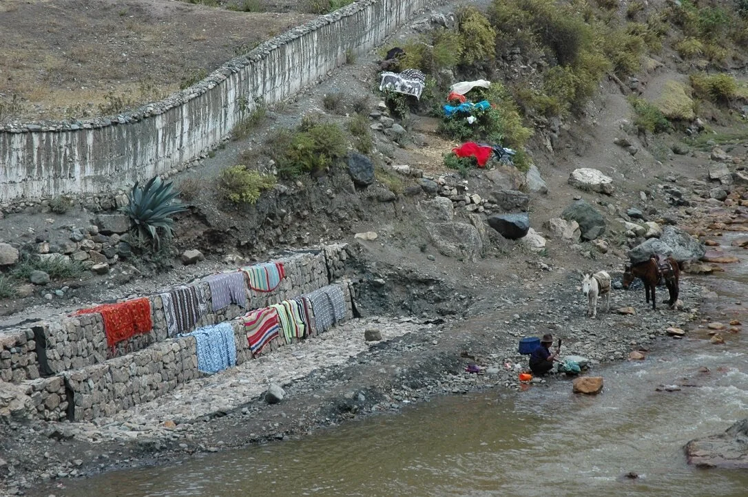 Anthropology•Communities
Fieldwork Flashback: Chavín de Huántar, Perú.
Washing laundry in the Río Wacheqsa next to the wall bordering the site’s West Field, where monumental platforms are buried under millennia