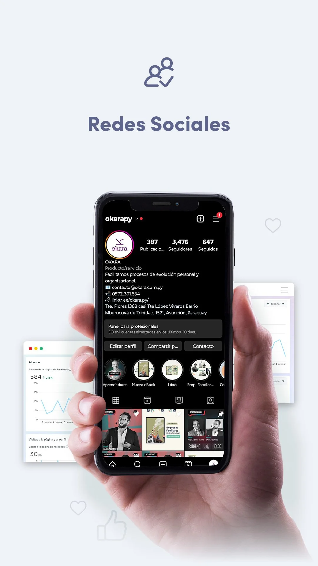 Persona sosteniendo teléfono con perfil de redes sociales en la pantalla, rodeada de iconos de redes sociales y gráficos
