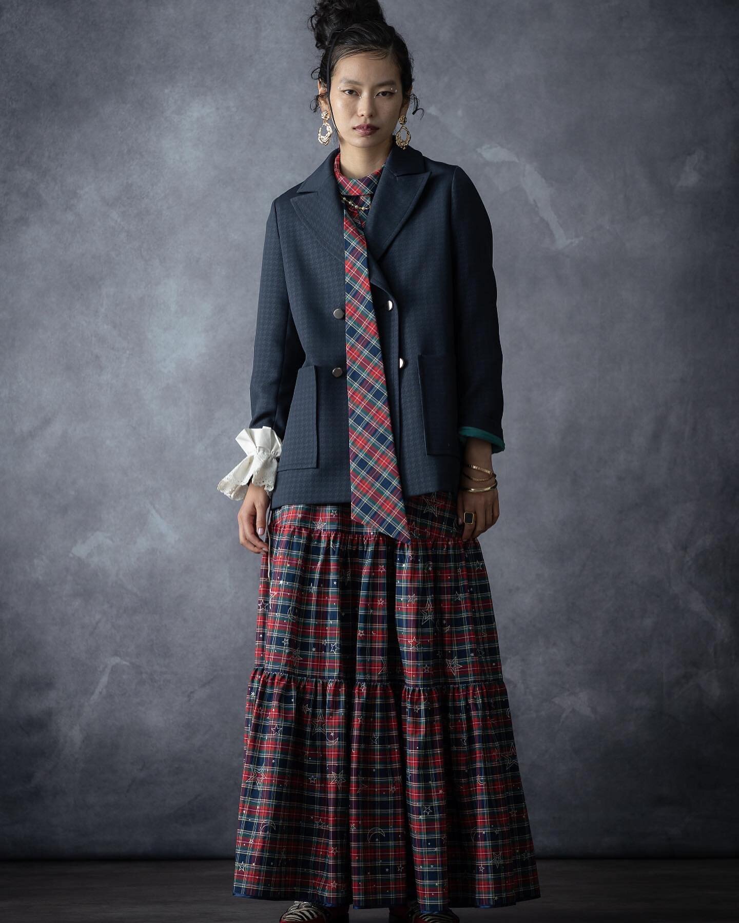 Wataru Nakazono reworks traditional silhouettes with incomparable new textiles. He proves his outstanding craftsmanship with his newest collection for the brand Chono. 
The brand is one of our favorites, besides the beautiful clothing, Chono seems to