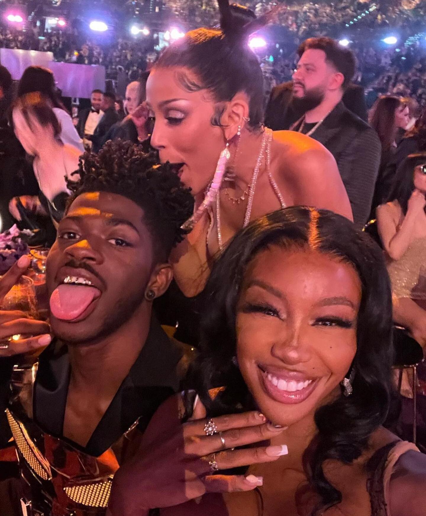 POV: you&rsquo;re lil nas x taking selfies at the #grammys