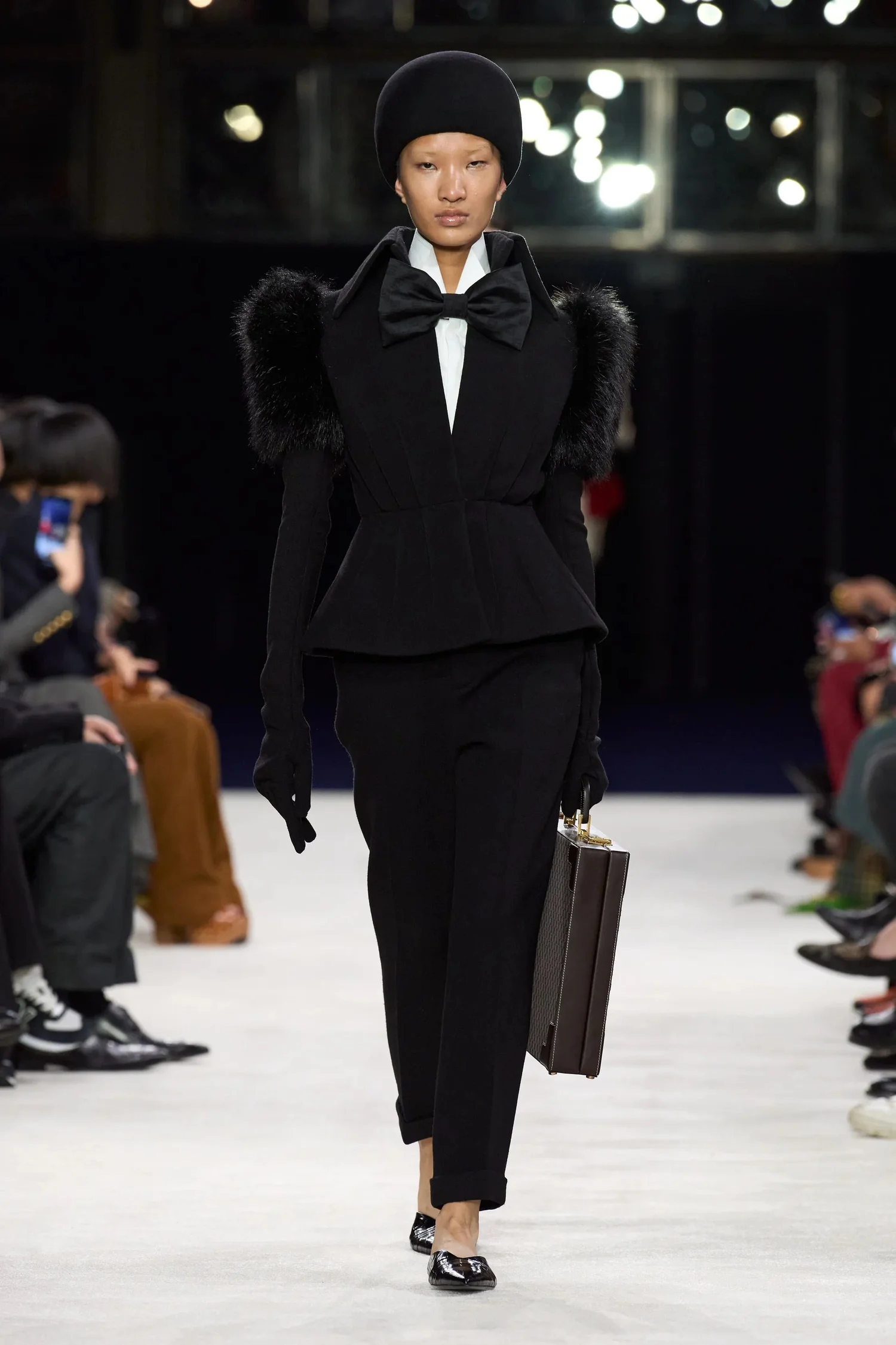 00004-balmain-fall-2023-ready-to-wear-credit-gorunway.jpg