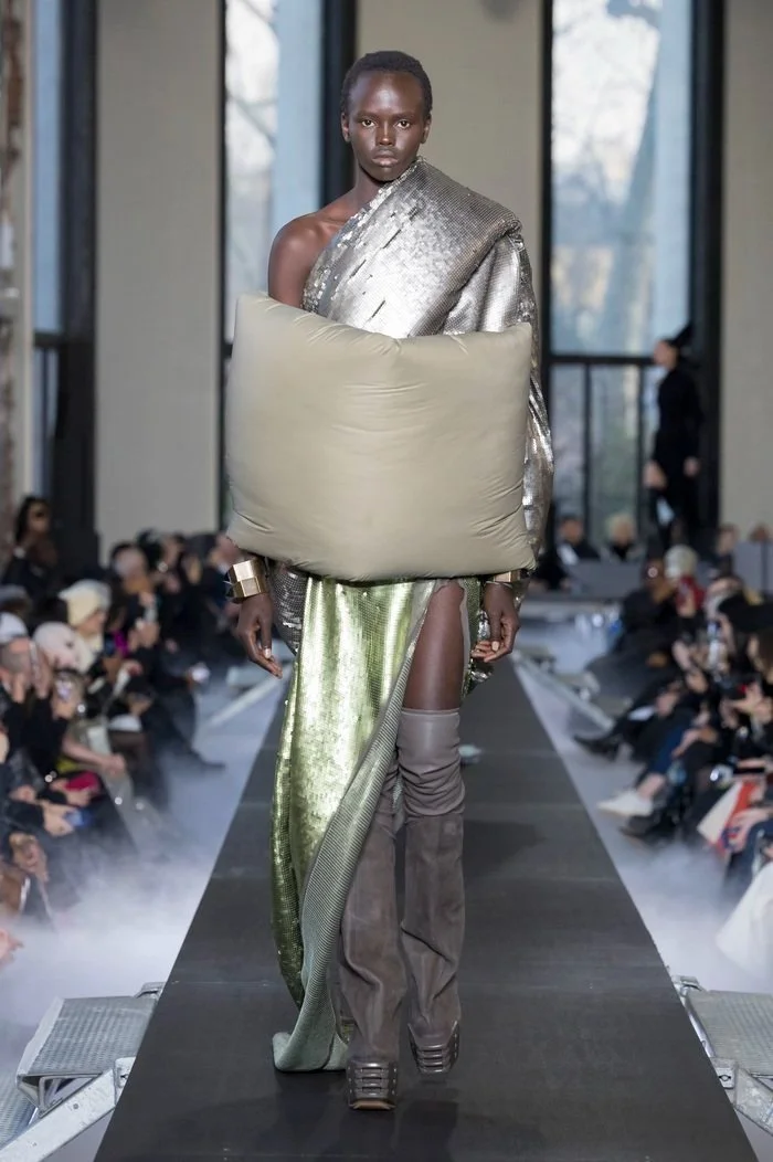 rick-owens-fall-winter-2023-luxor-womenswear-runway-show-paris-fashion-week-9.jpeg