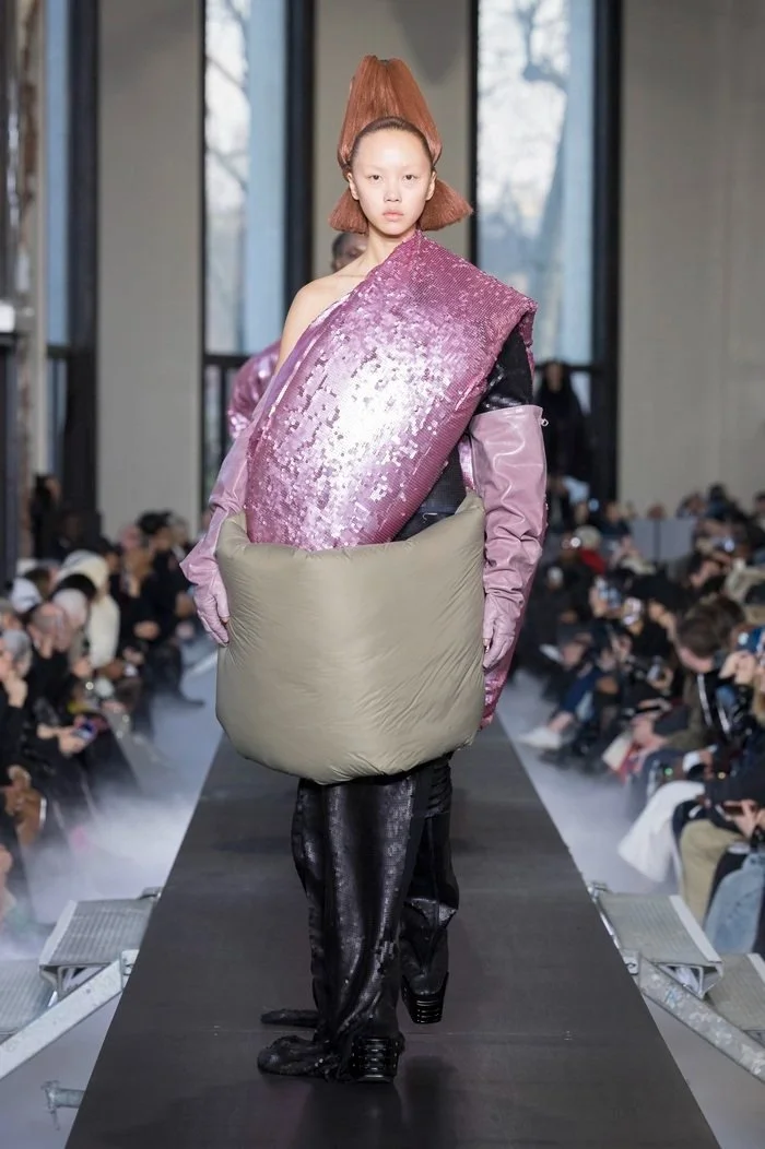 rick-owens-fall-winter-2023-luxor-womenswear-runway-show-paris-fashion-week-17.jpeg