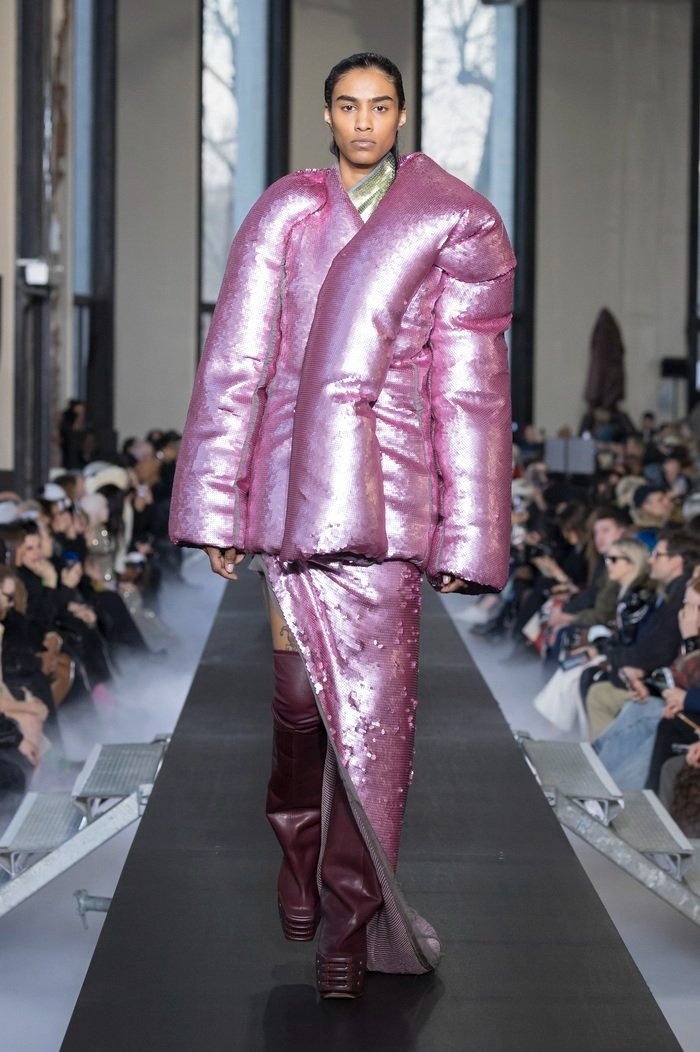 rick-owens-fall-winter-2023-luxor-womenswear-runway-show-paris-fashion-week-20.jpeg