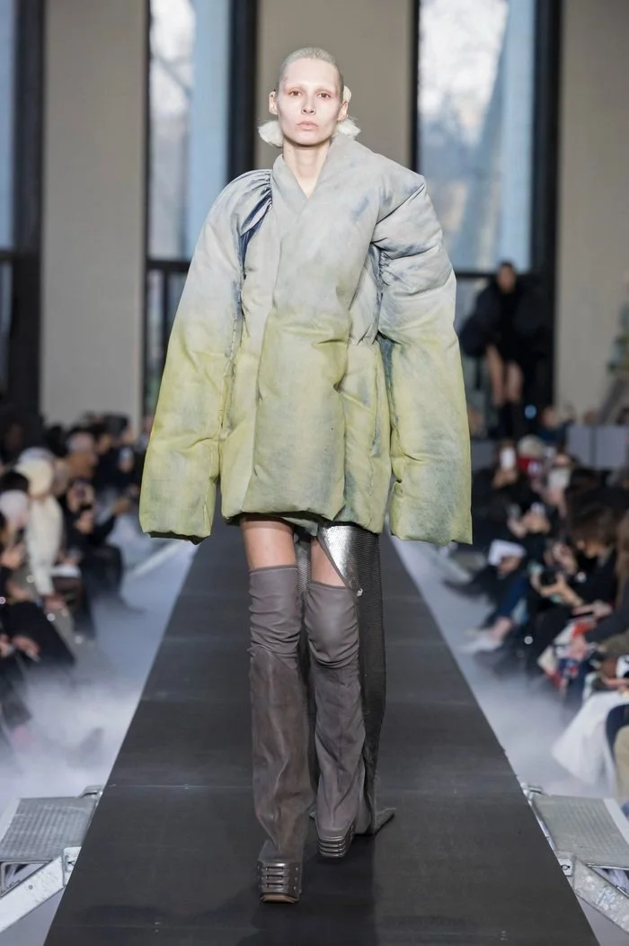 rick-owens-fall-winter-2023-luxor-womenswear-runway-show-paris-fashion-week-29.jpeg