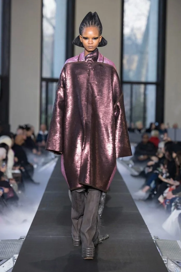 rick-owens-fall-winter-2023-luxor-womenswear-runway-show-paris-fashion-week-41.jpeg