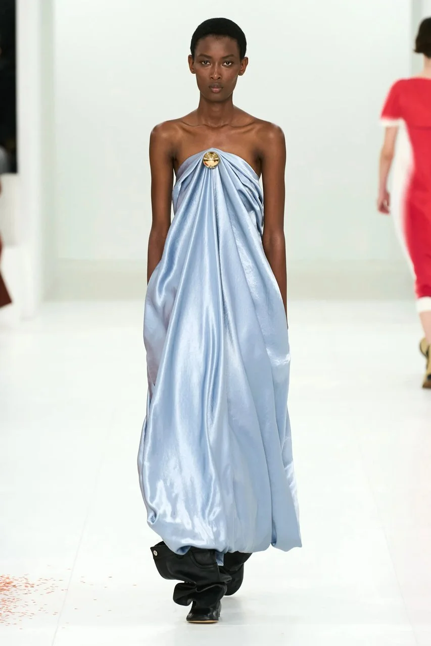 loewe-fall-winter-2023-womenswear-runway-paris-fashion-week-jonathan-anderson-19.jpeg
