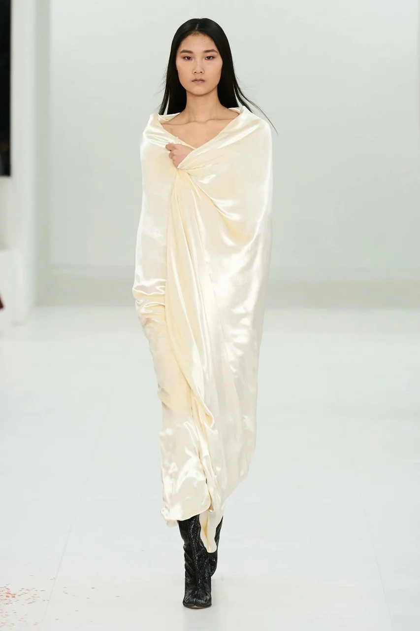 loewe-fall-winter-2023-womenswear-runway-paris-fashion-week-jonathan-anderson-26.jpeg