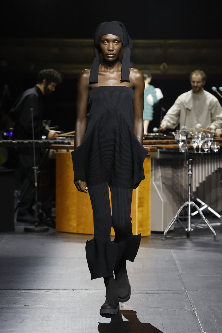 issey-miyake-fw23-fall-winter-2023-collection-paris-fashion-week-runway-22.jpeg