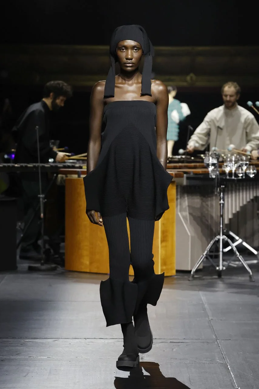issey-miyake-fw23-fall-winter-2023-collection-paris-fashion-week-runway-22.jpeg