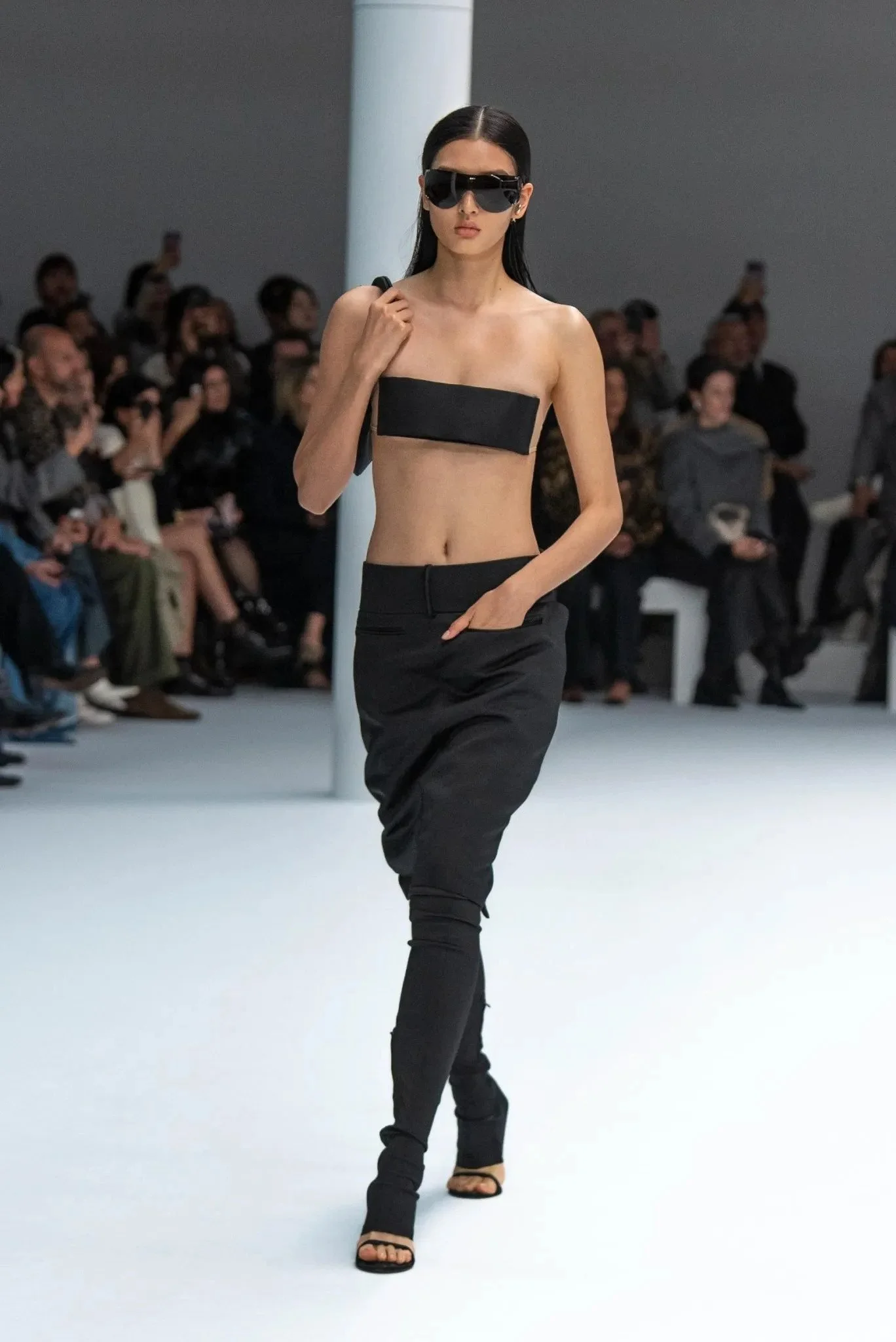 COURREGES_ss25_runway-7800-1-1368x2048_4745031526327429876.jpg