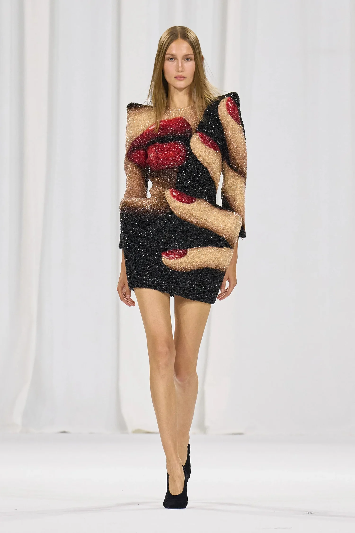 00001-balmain-spring-2025-ready-to-wear-credit-gorunway_4745031641287321236.jpg