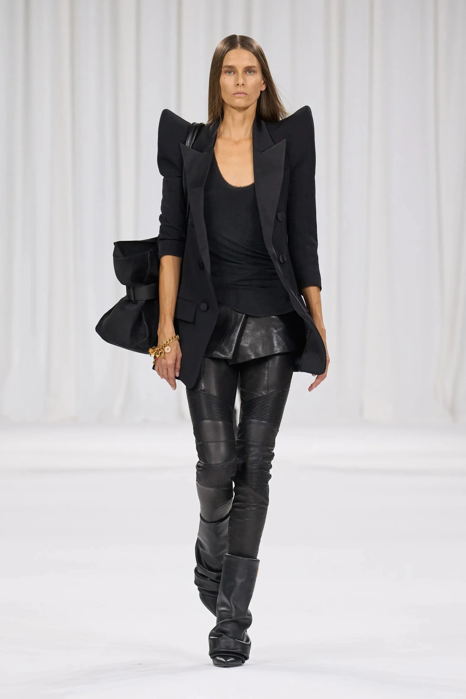 00010-balmain-spring-2025-ready-to-wear-credit-gorunway_4745031641312524810.jpg