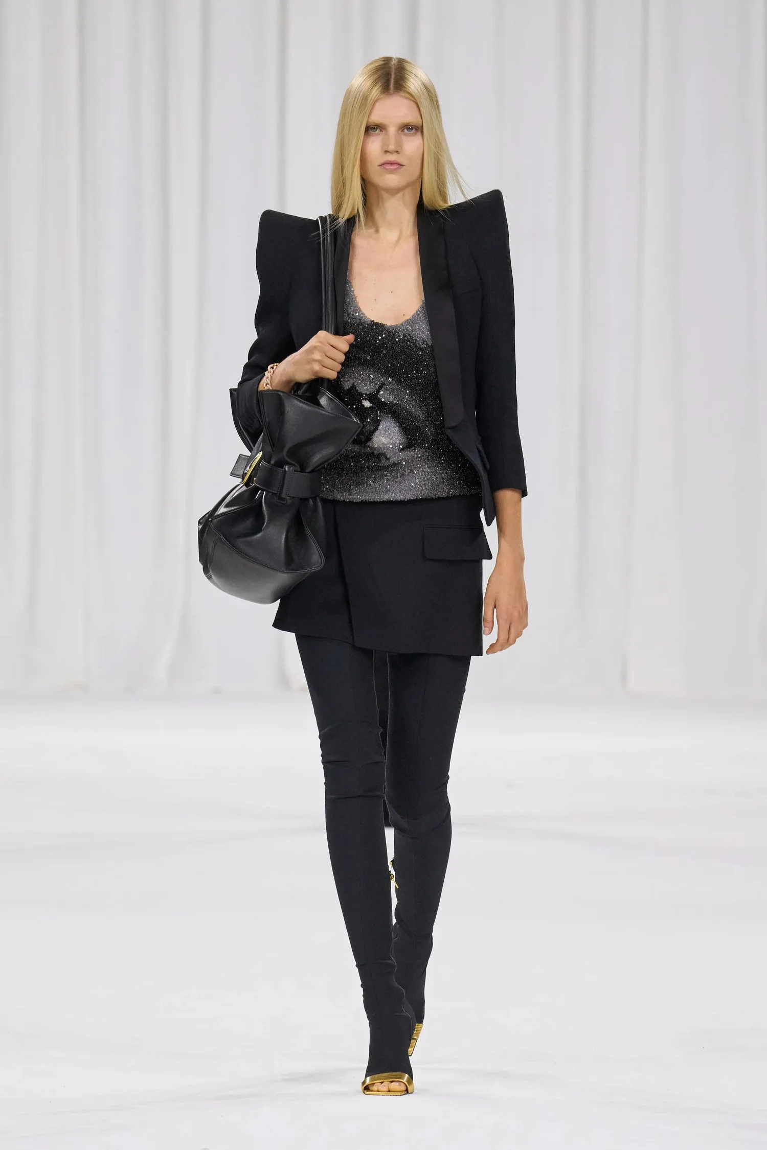 00012-balmain-spring-2025-ready-to-wear-credit-gorunway_4745031641274731350.jpg