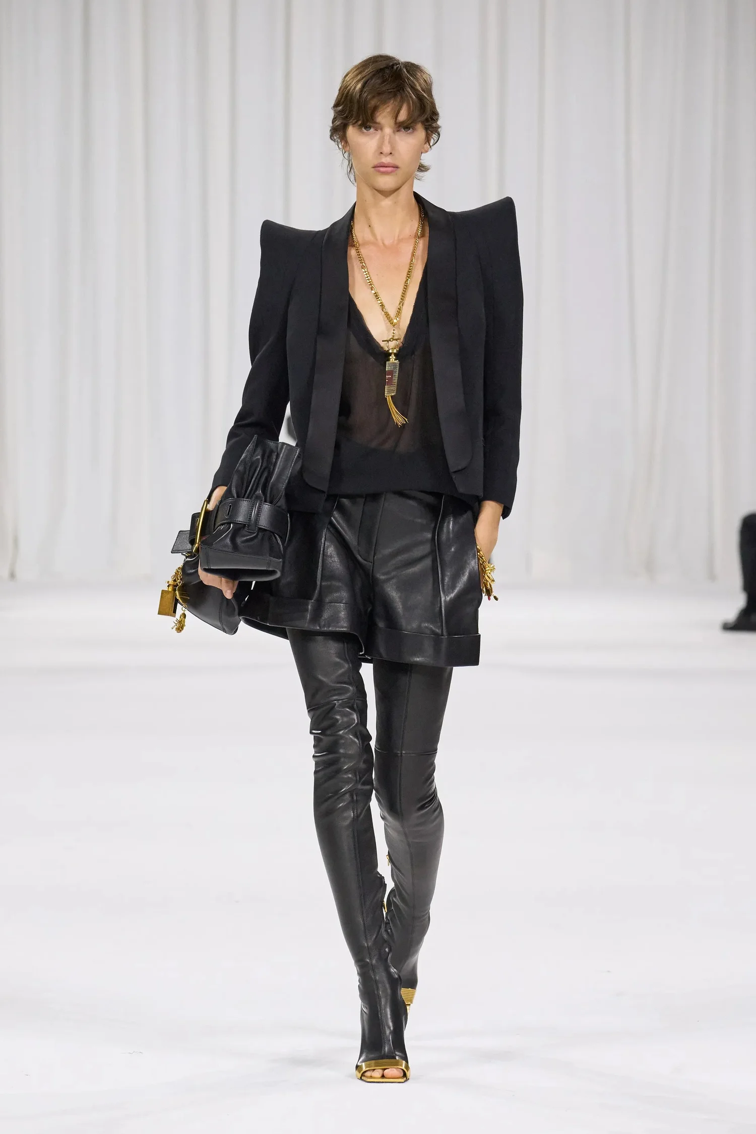 00011-balmain-spring-2025-ready-to-wear-credit-gorunway_4745031641325025416.jpg