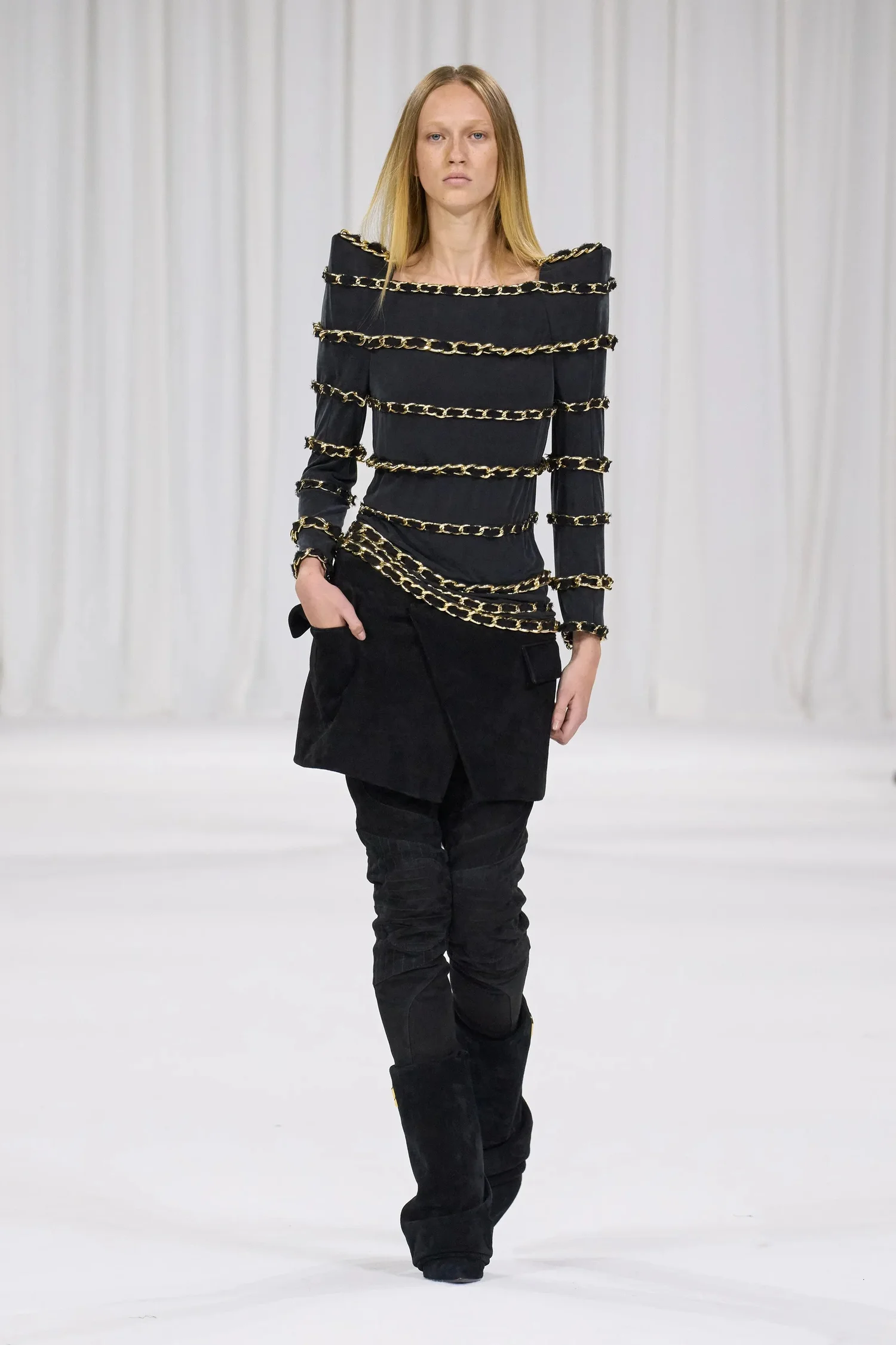 00013-balmain-spring-2025-ready-to-wear-credit-gorunway_4745031641312540588.jpg