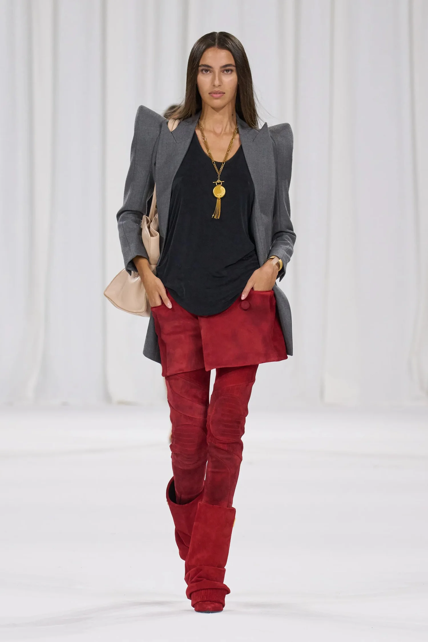 00015-balmain-spring-2025-ready-to-wear-credit-gorunway_4745031641274775490.jpg