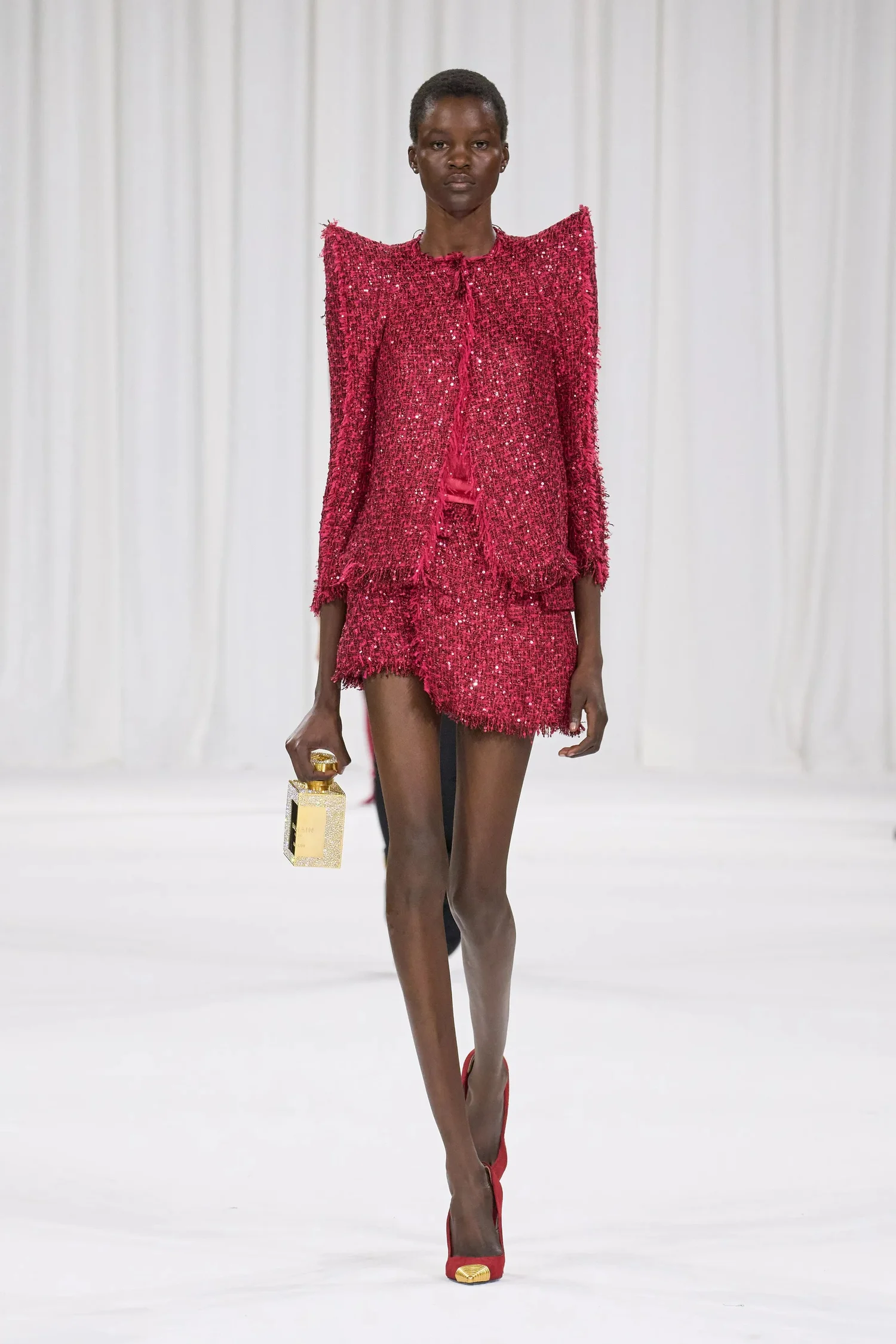 00017-balmain-spring-2025-ready-to-wear-credit-gorunway_4745031641325155293.jpg