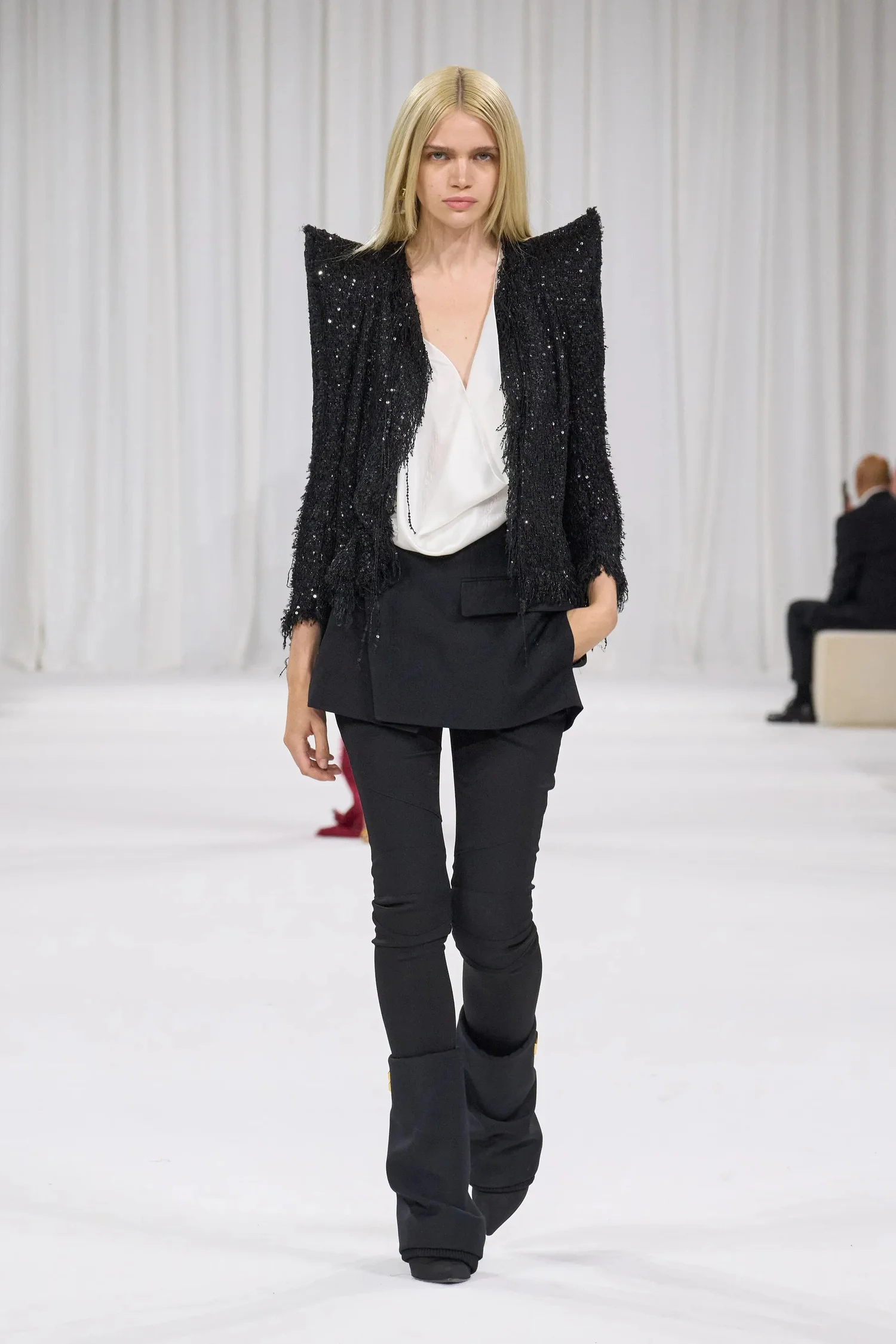 00018-balmain-spring-2025-ready-to-wear-credit-gorunway_4745031641337726033.jpg