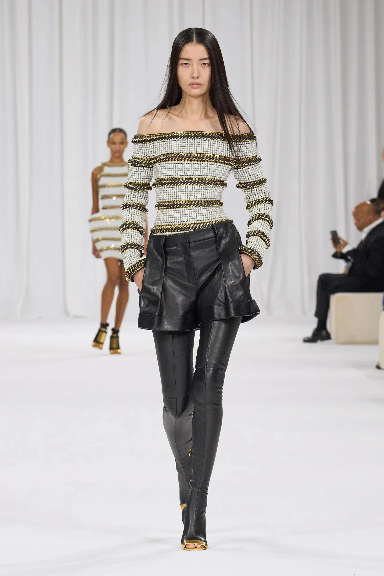 00026-balmain-spring-2025-ready-to-wear-credit-gorunway_4745031641337710292.jpg