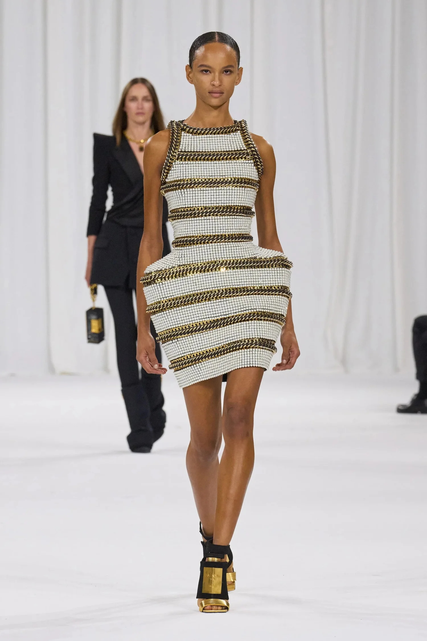 00027-balmain-spring-2025-ready-to-wear-credit-gorunway_4745031641337692672.jpg